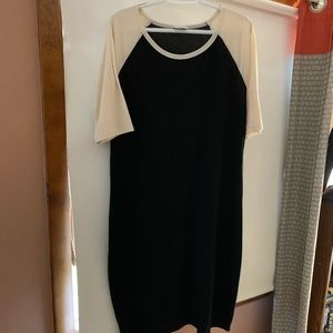Lularoe Julia 2XL, black with cream colored sleeve